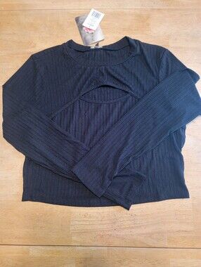 Women's Lily Rose Ribbed Long-Sleeve Crop Sweater with Front Cutout - Black XL